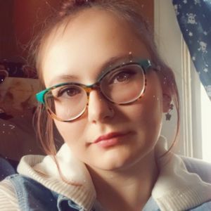 Meet your Posher, Caitlin